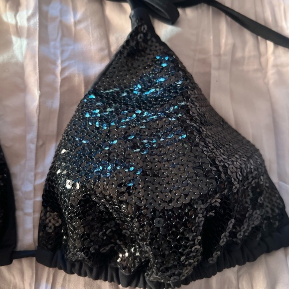 🖤🖤LIKE NEW 2 BIKINI TOPS SZ L🖤🖤 - Picture 6 of 6